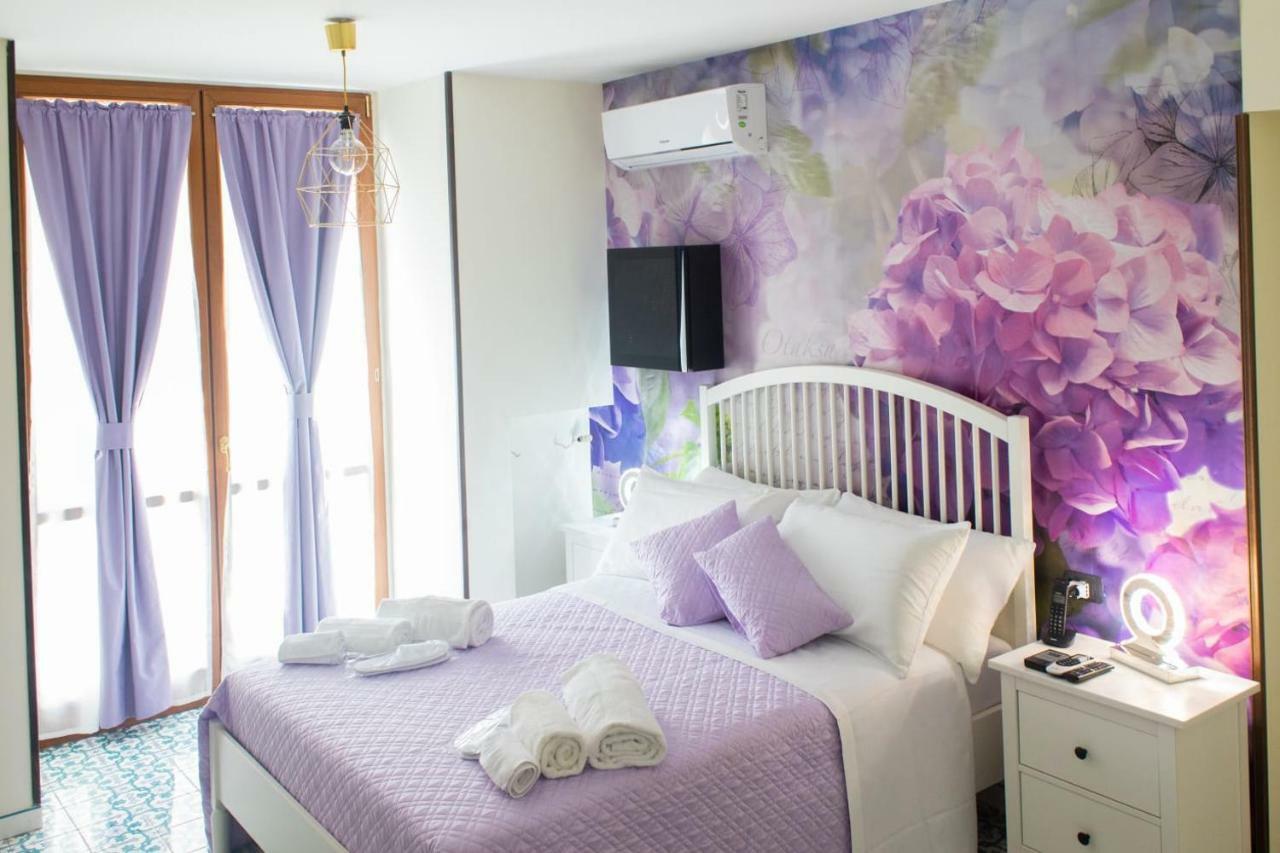 Bed Boutique Napoli Colors Hotel Exterior photo